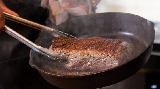 Searing a chateaubriand in a hot cast iron pan