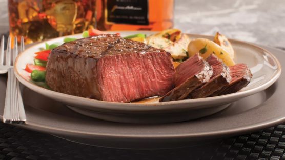 https://blog-content.omahasteaks.com/wp-content/uploads/2022/06/1600x900_os_blog_jim_bean_black_bourbon_marinated_top_sirloin-556x312.jpeg